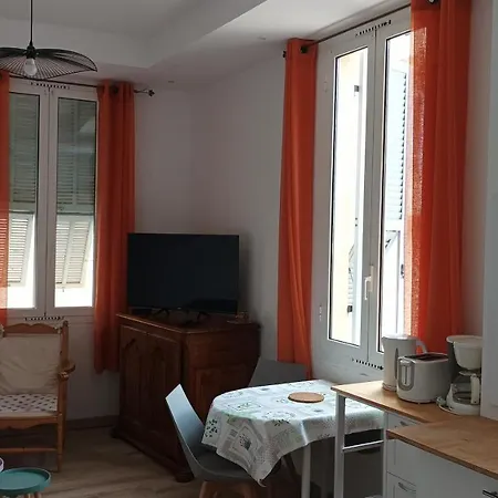 A 2 Pas Des Plages De Sable Et Du Centre Beau 3 Pieces Pour 3 Personnes شقة